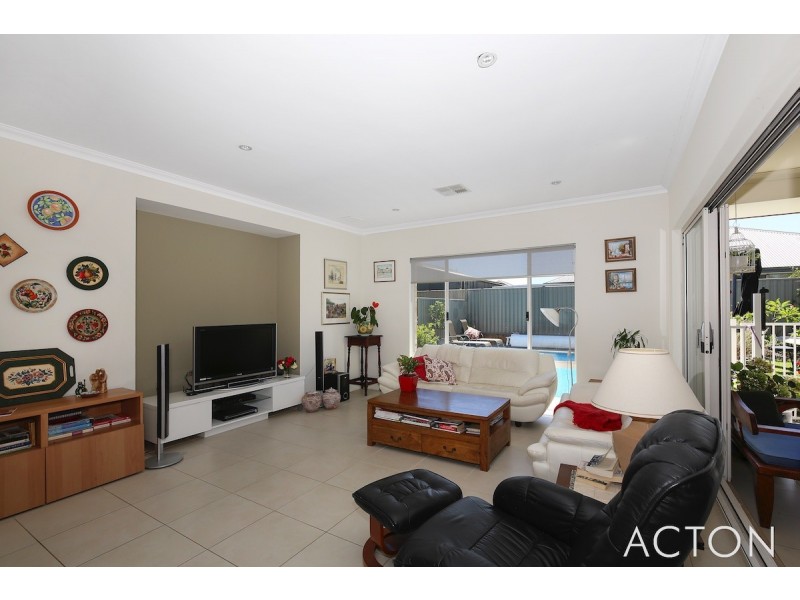 8 Purcell Gardens, South Yunderup WA 6208