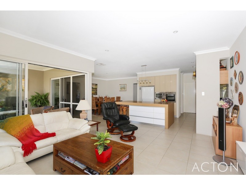 8 Purcell Gardens, South Yunderup WA 6208