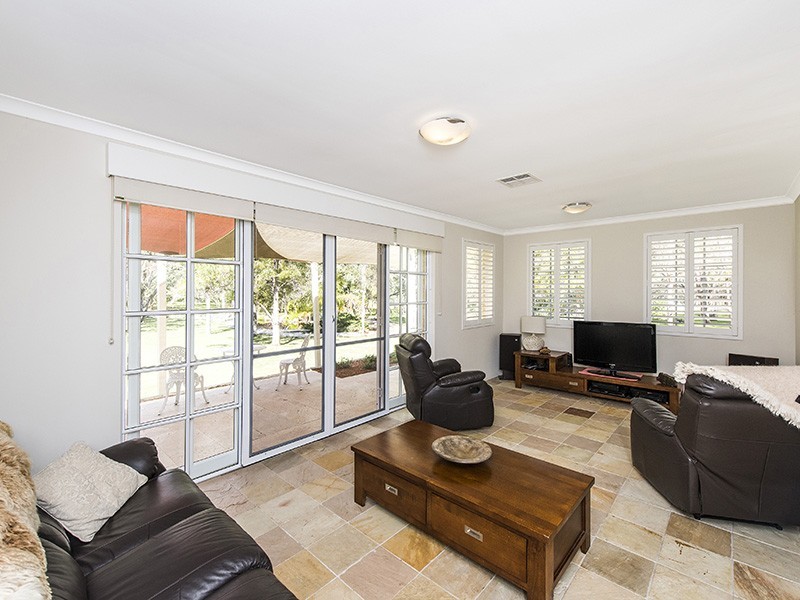 5 White Hill Road, Bouvard WA 6211