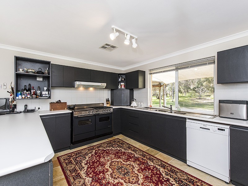 5 White Hill Road, Bouvard WA 6211