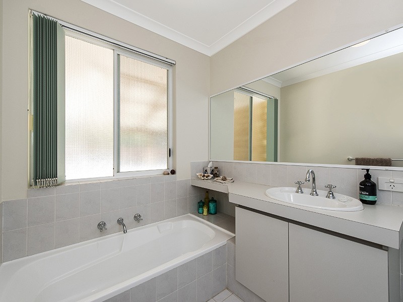 5 White Hill Road, Bouvard WA 6211