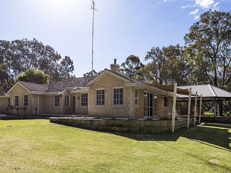 5 White Hill Road, Bouvard WA 6211