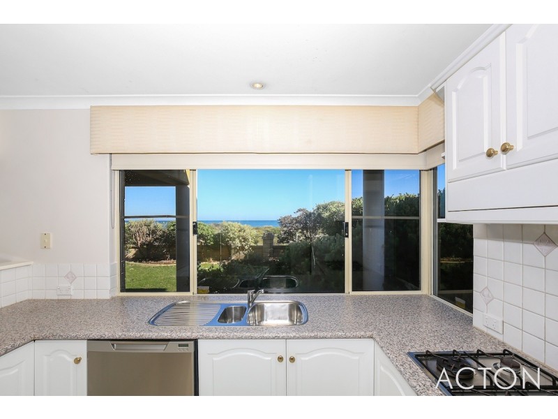 4 Ronsard Drive, San Remo WA 6210