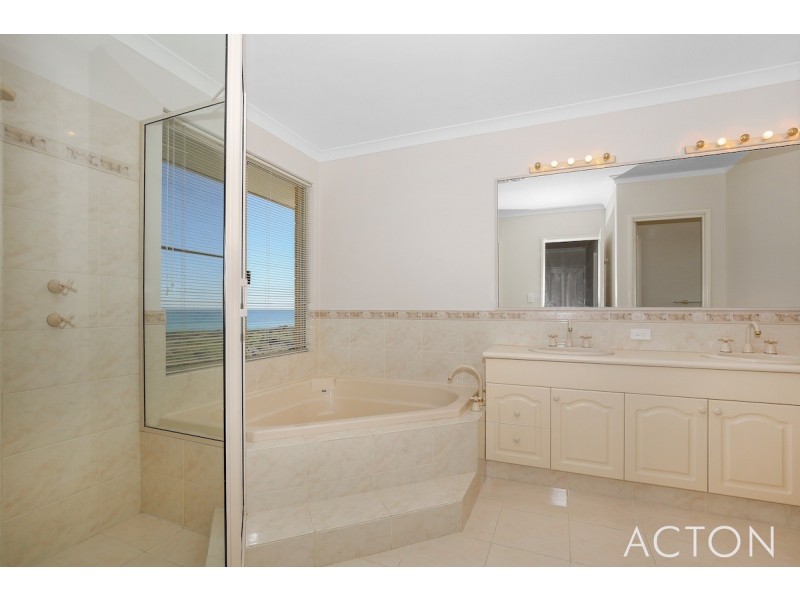 4 Ronsard Drive, San Remo WA 6210