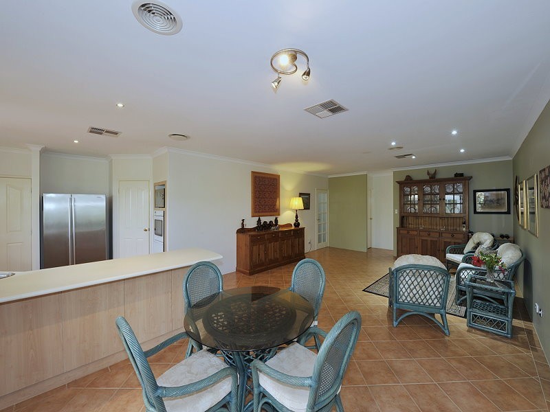 6 Napier Close, Halls Head WA 6210