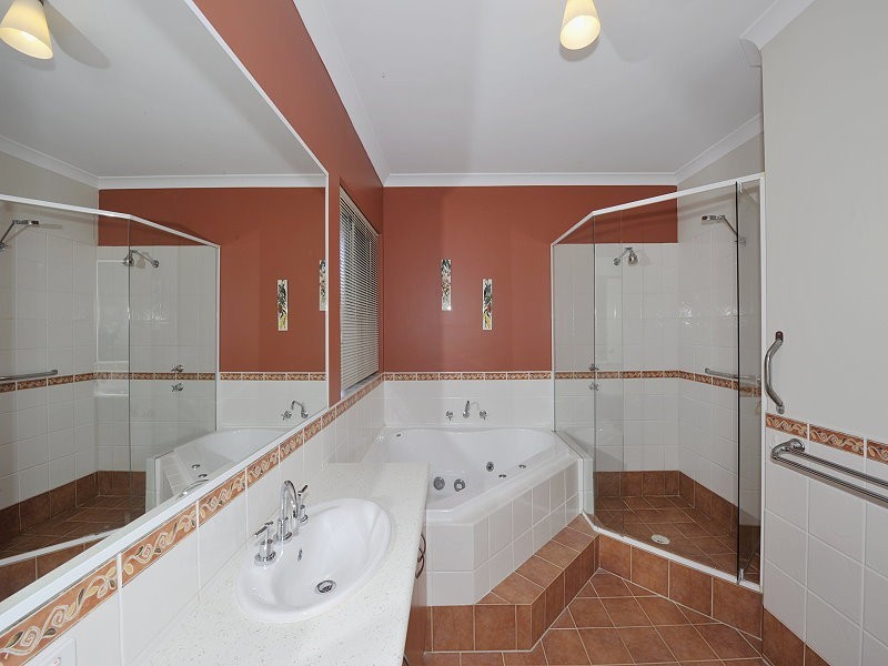 6 Napier Close, Halls Head WA 6210