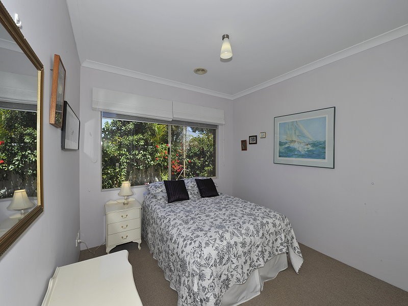 6 Napier Close, Halls Head WA 6210
