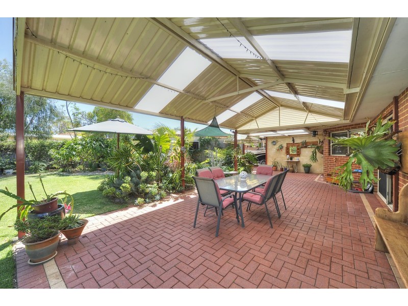 6 Napier Close, Halls Head WA 6210