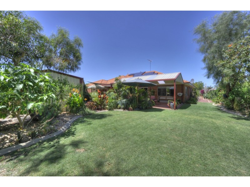 6 Napier Close, Halls Head WA 6210