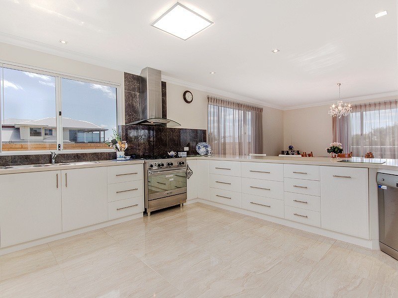 59 Queen Parade, Wannanup WA 6210