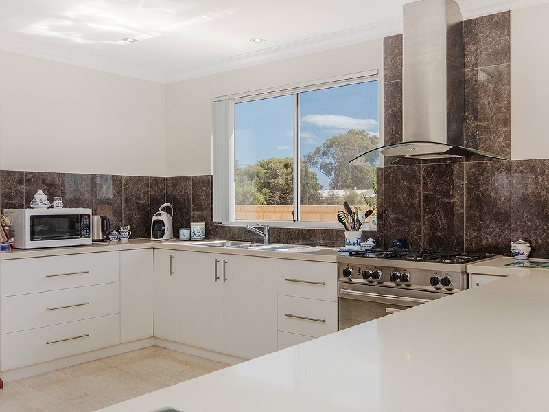 59 Queen Parade, Wannanup WA 6210