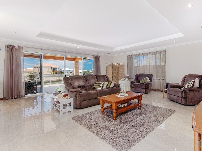 59 Queen Parade, Wannanup WA 6210