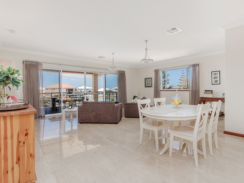 59 Queen Parade, Wannanup WA 6210