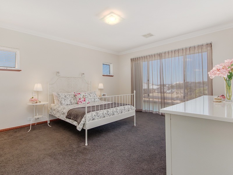 59 Queen Parade, Wannanup WA 6210