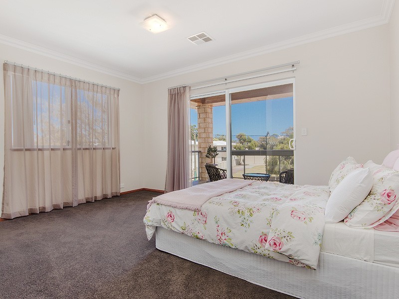 59 Queen Parade, Wannanup WA 6210