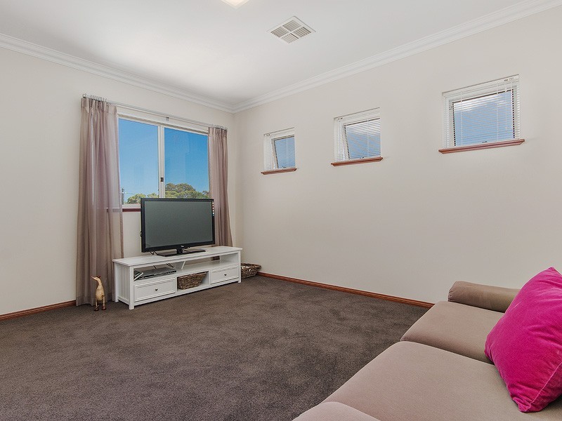 59 Queen Parade, Wannanup WA 6210