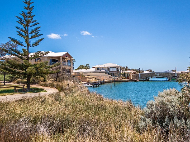 59 Queen Parade, Wannanup WA 6210