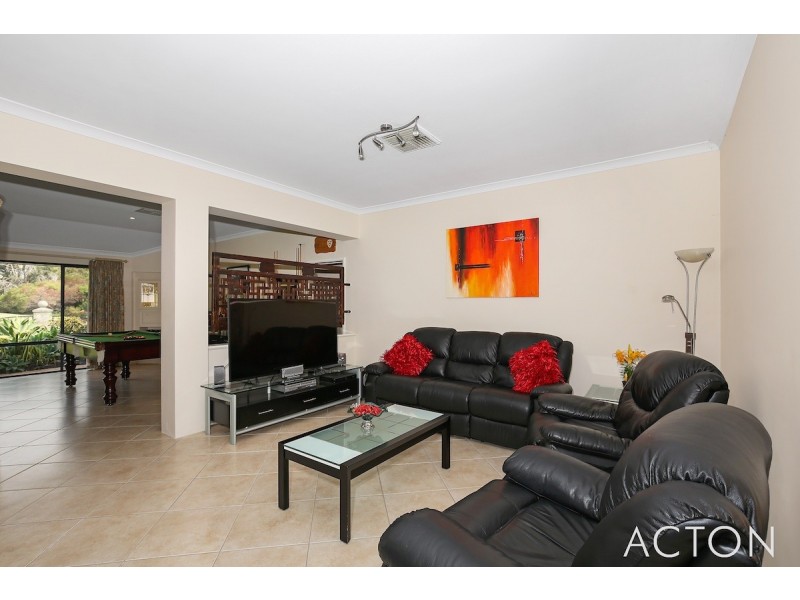 15 Fairborn Retreat, Meadow Springs WA 6210