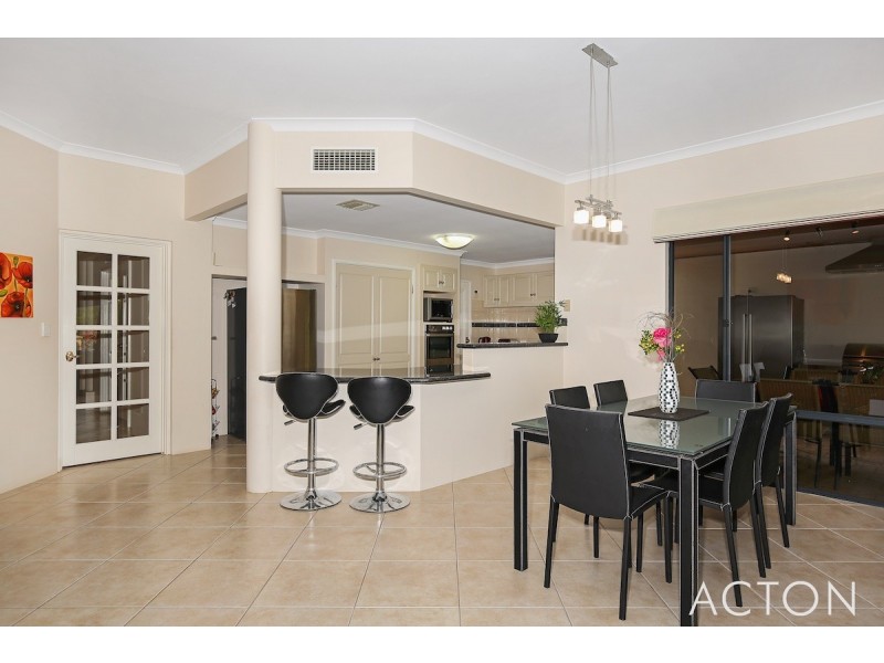 15 Fairborn Retreat, Meadow Springs WA 6210