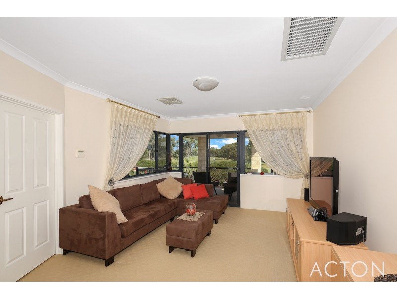 15 Fairborn Retreat, Meadow Springs WA 6210