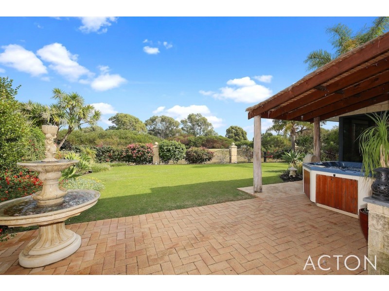 15 Fairborn Retreat, Meadow Springs WA 6210