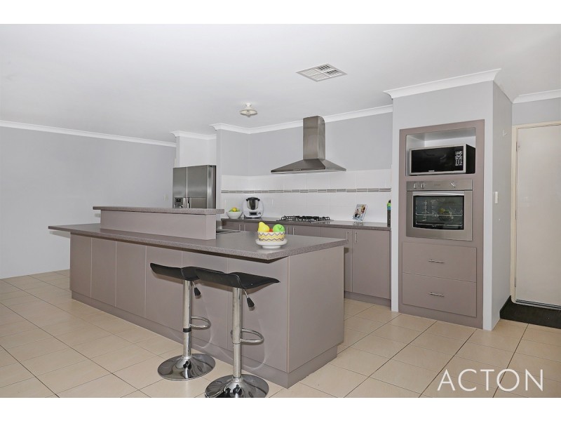 12 Benooka Grange, Lakelands WA 6180