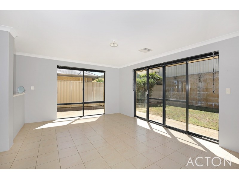 12 Benooka Grange, Lakelands WA 6180