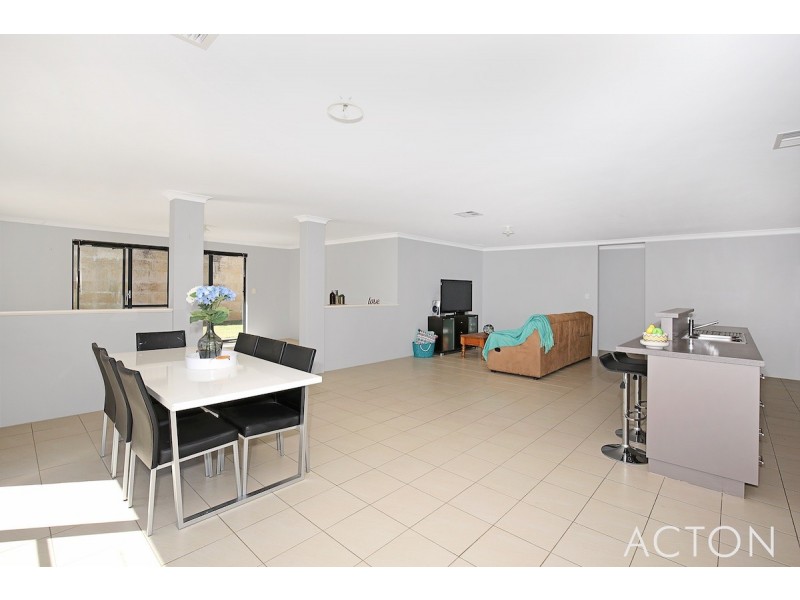 12 Benooka Grange, Lakelands WA 6180