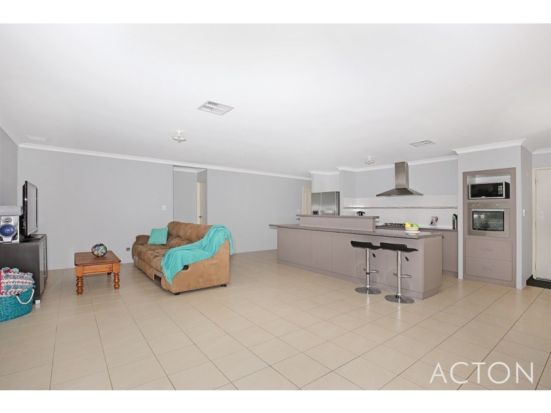 12 Benooka Grange, Lakelands WA 6180