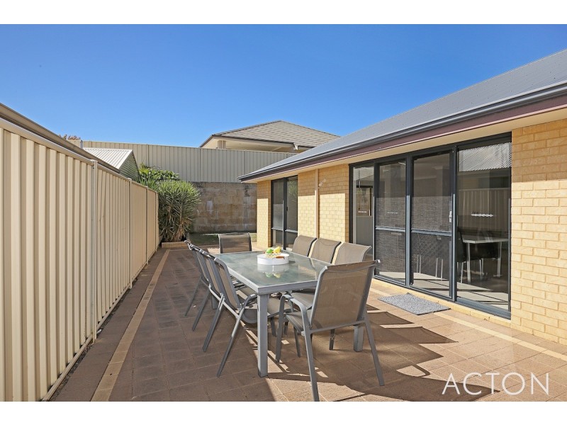 12 Benooka Grange, Lakelands WA 6180