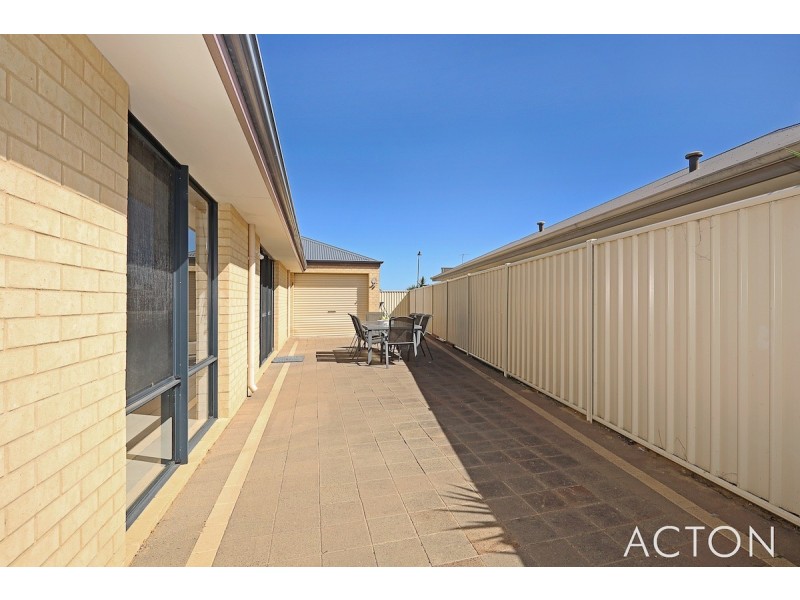 12 Benooka Grange, Lakelands WA 6180