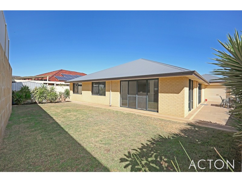 12 Benooka Grange, Lakelands WA 6180