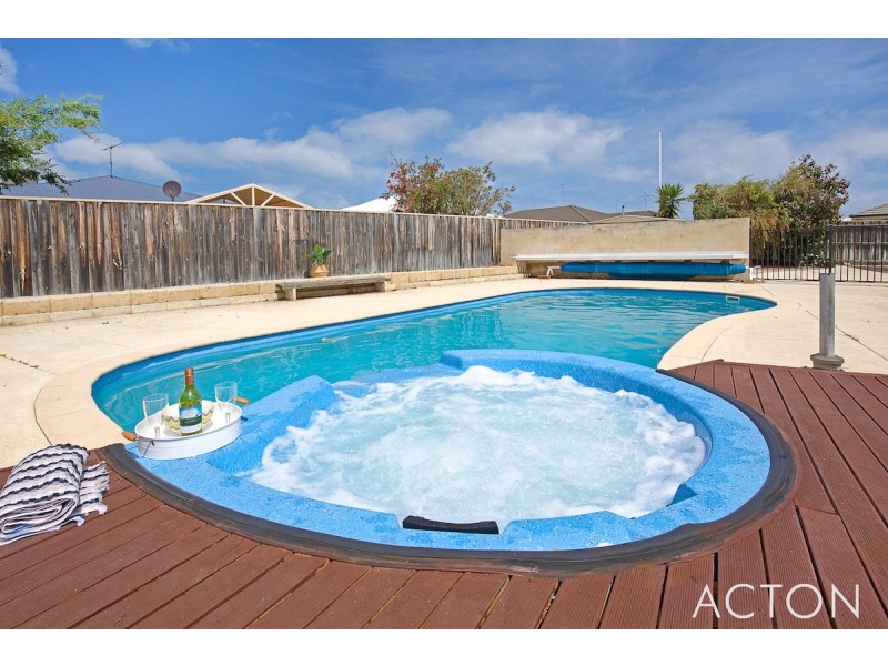 3 Lutea Road, Halls Head WA 6210
