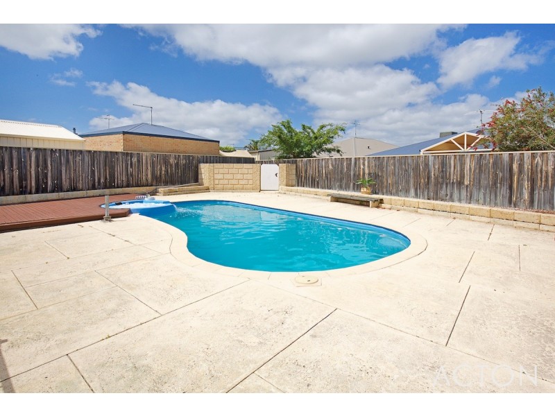 3 Lutea Road, Halls Head WA 6210
