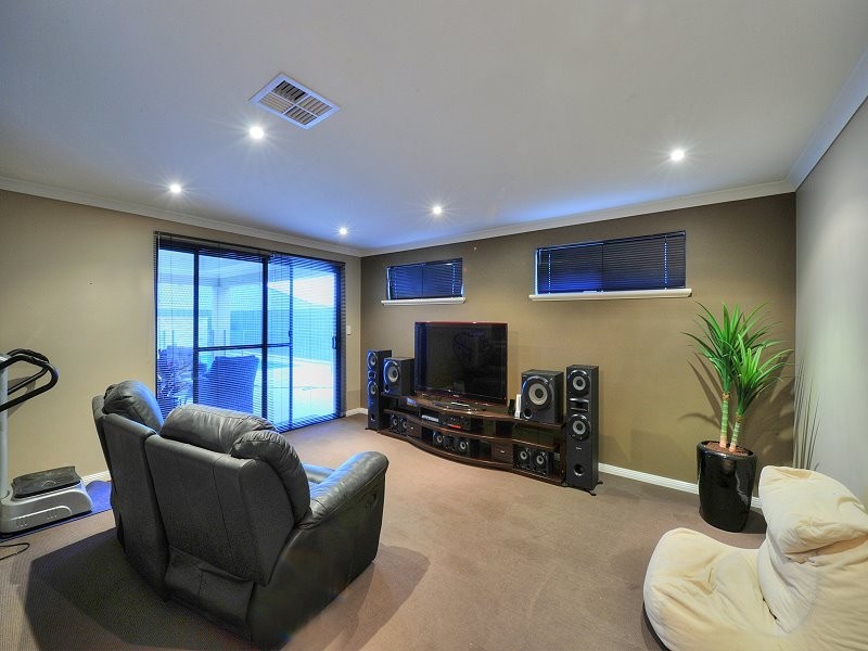 24 Sugarwood Terrace, Halls Head WA 6210