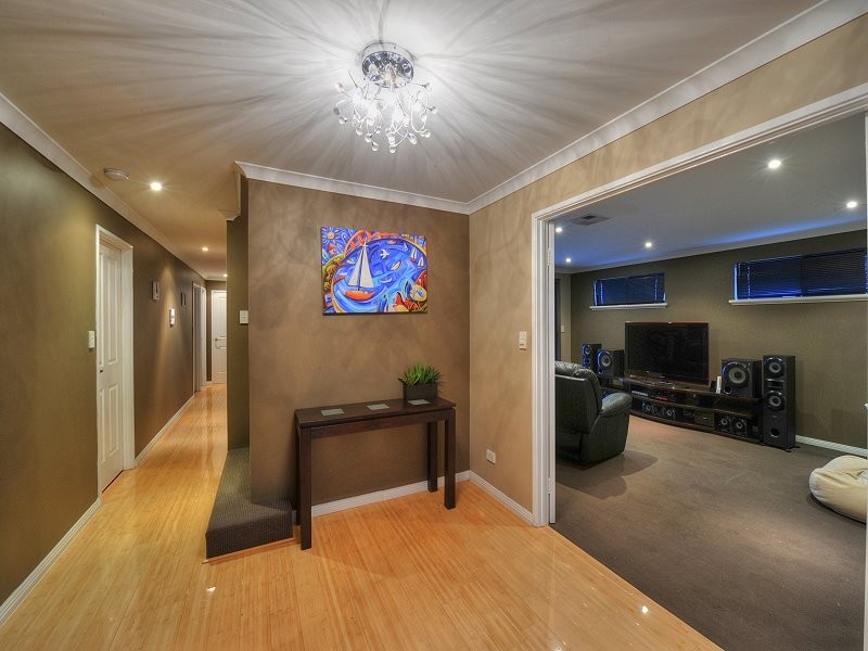 24 Sugarwood Terrace, Halls Head WA 6210