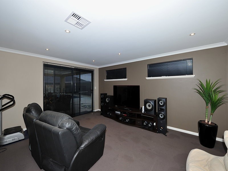 24 Sugarwood Terrace, Halls Head WA 6210