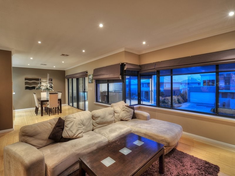 24 Sugarwood Terrace, Halls Head WA 6210