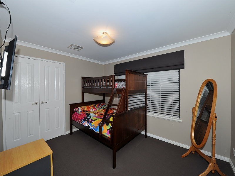 24 Sugarwood Terrace, Halls Head WA 6210