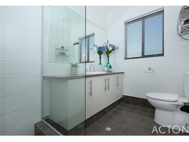 24 Sugarwood Terrace, Halls Head WA 6210