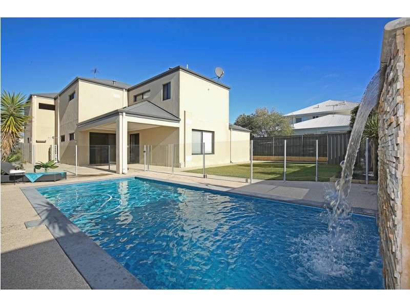 24 Sugarwood Terrace, Halls Head WA 6210