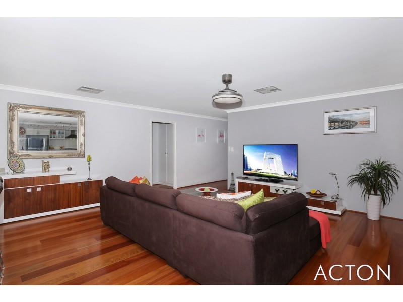 7 Varia Way, Halls Head WA 6210