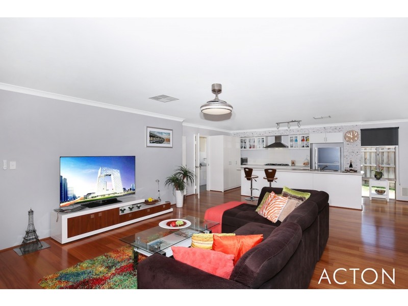 7 Varia Way, Halls Head WA 6210