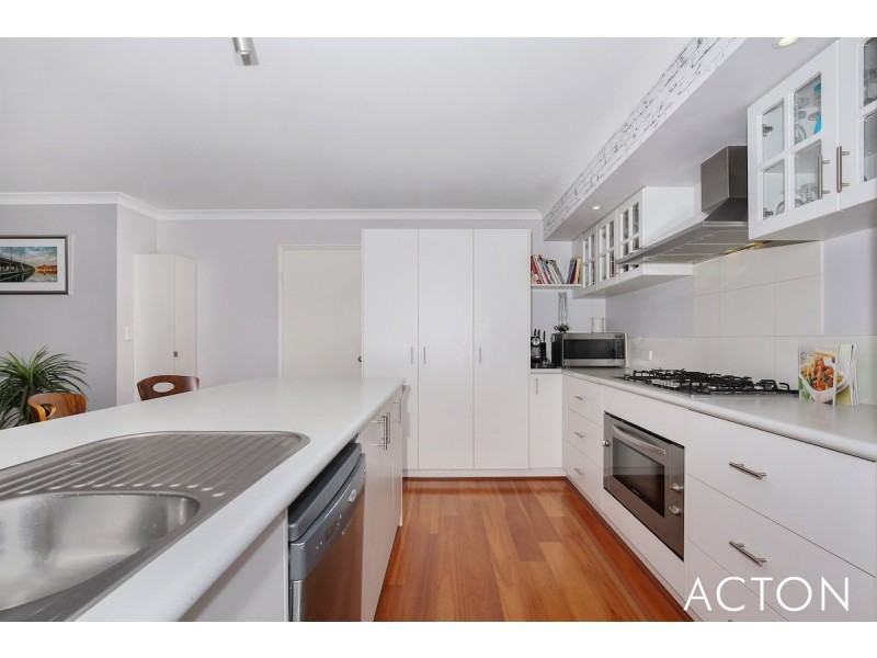 7 Varia Way, Halls Head WA 6210