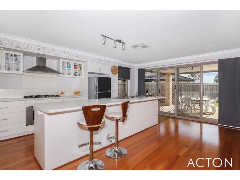 7 Varia Way, Halls Head WA 6210
