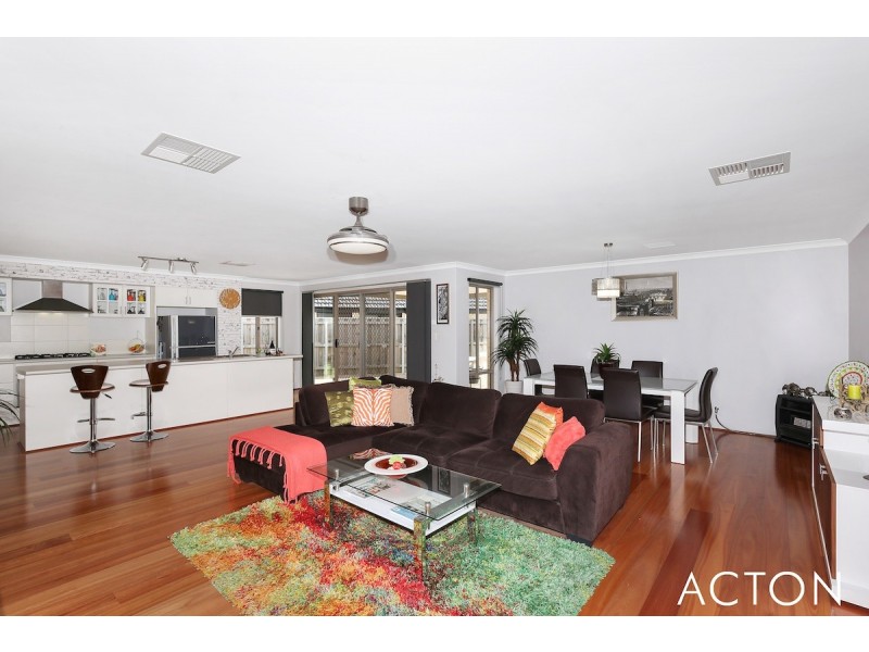 7 Varia Way, Halls Head WA 6210