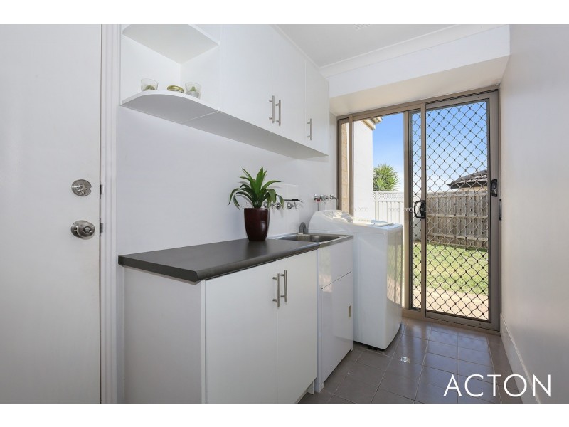 7 Varia Way, Halls Head WA 6210