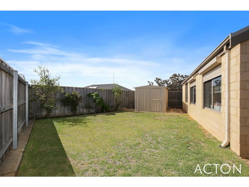 7 Varia Way, Halls Head WA 6210