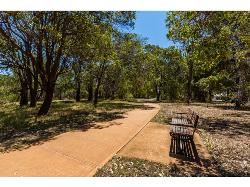 52 Chatsworth Drive, Erskine WA 6210