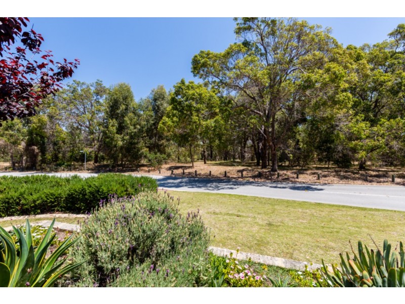 52 Chatsworth Drive, Erskine WA 6210